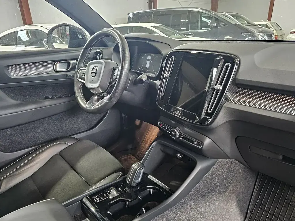 Gebraucht Volvo XC40 R-Design 261 PS (191 kW) 2021 Thunder grey / metallic (metallic) SUV