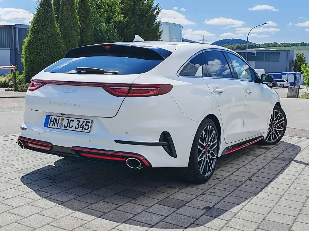 Gebraucht Kia ProCeed GT 204 PS (150 kW) 2024 Weiß Kombi