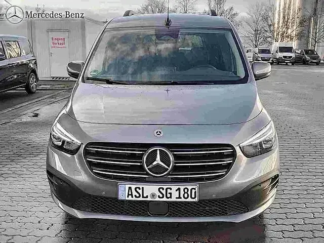Gebraucht Mercedes T180 Progressive 131 PS (96 kW) 2026 Andere Van / Kleinbus