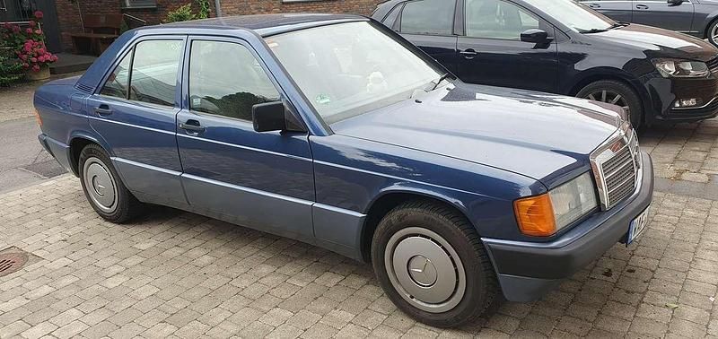 Blau Gebraucht 1990 Mercedes 190 Limousine | 10.450 € - Bild 1/4