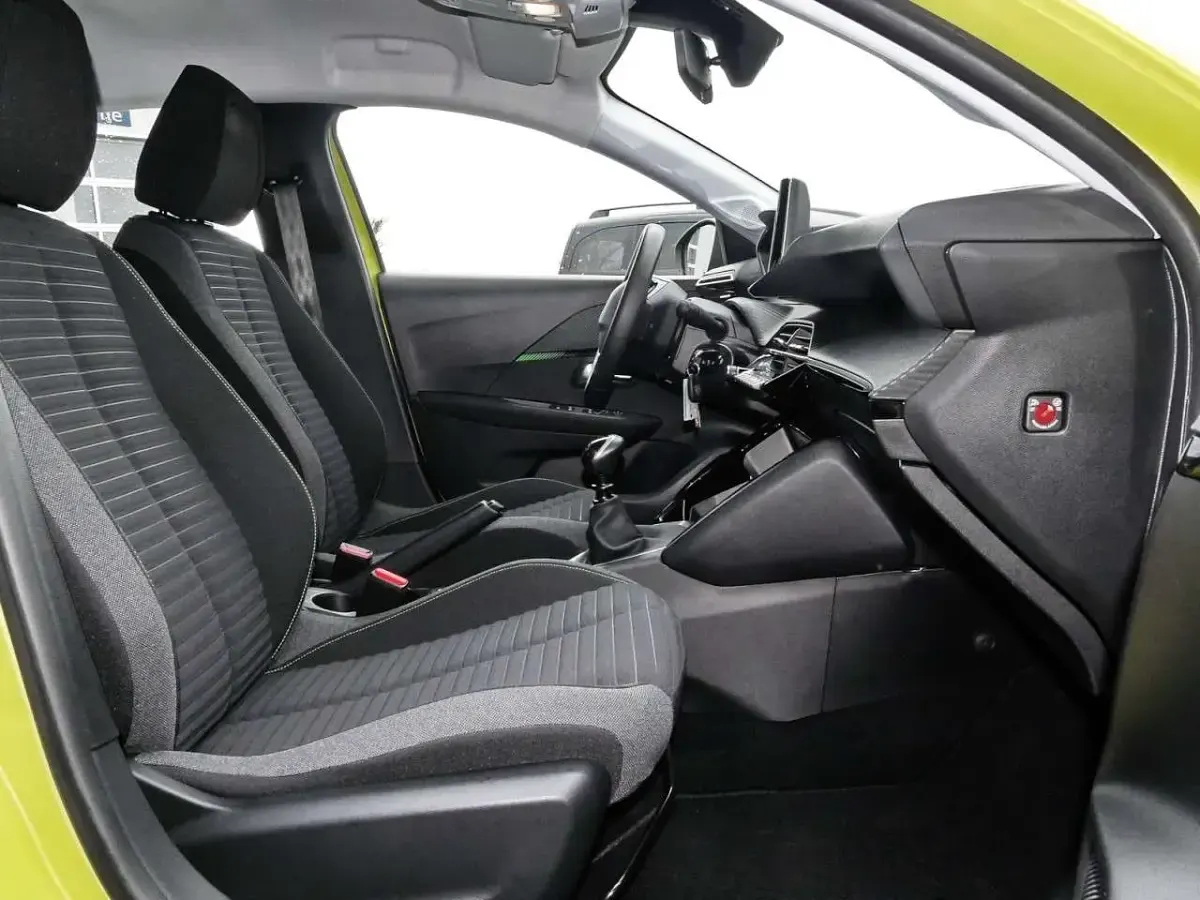 Brugt Peugeot 208 Active 101 HK (74 kW) 2024 Gul Hatchback