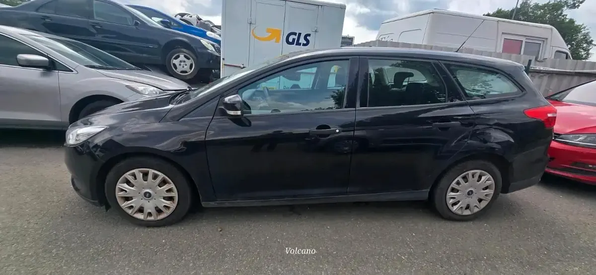 Gebraucht Ford Focus 101 PS (74 kW) 2015 Schwarz Kombi