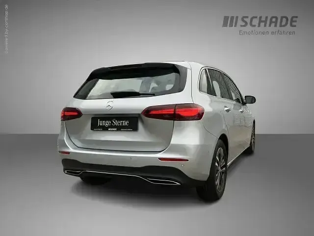 Gebraucht Mercedes B180 Progressive 116 PS (85 kW) 2024 Silber Van / Kleinbus