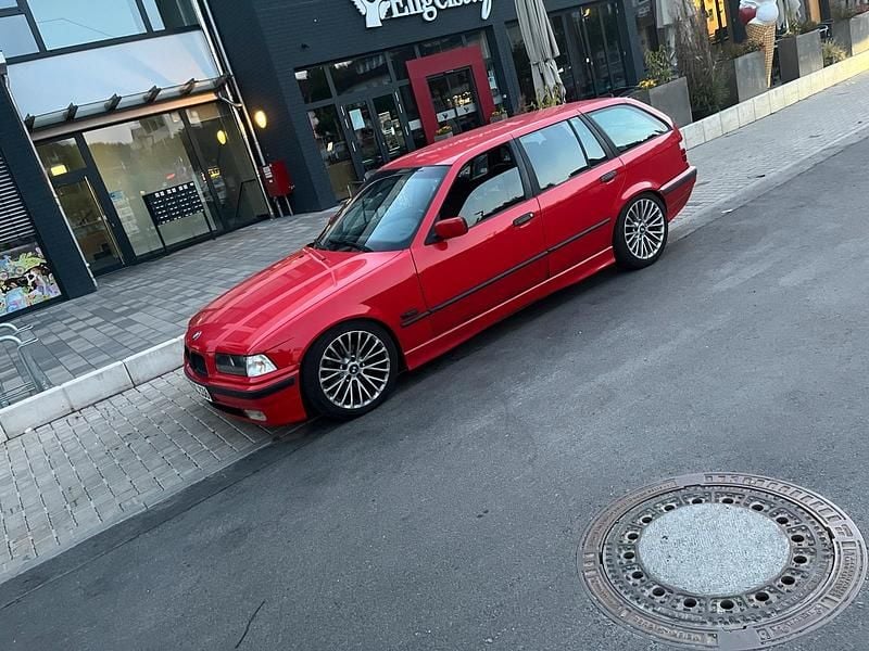 Rot Gebraucht 1996 BMW 320 Kombi | 1.000 € (Fairer Preis) - Bild 1/4