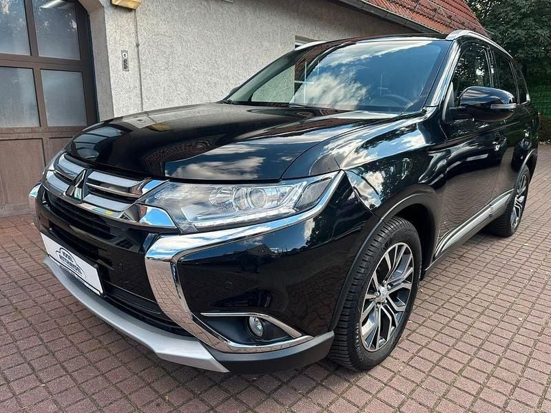 Schwarz Gebraucht 2016 Mitsubishi Outlander Plus SUV | 12.900 € (Guter Preis) - Bild 1/4