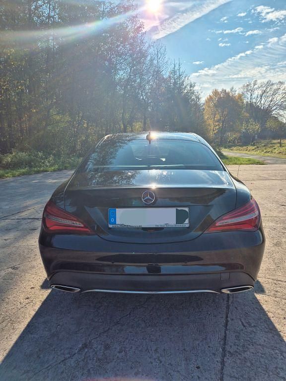 Gebraucht Mercedes CLA180 122 PS (89 kW) 2016 Schwarz Limousine