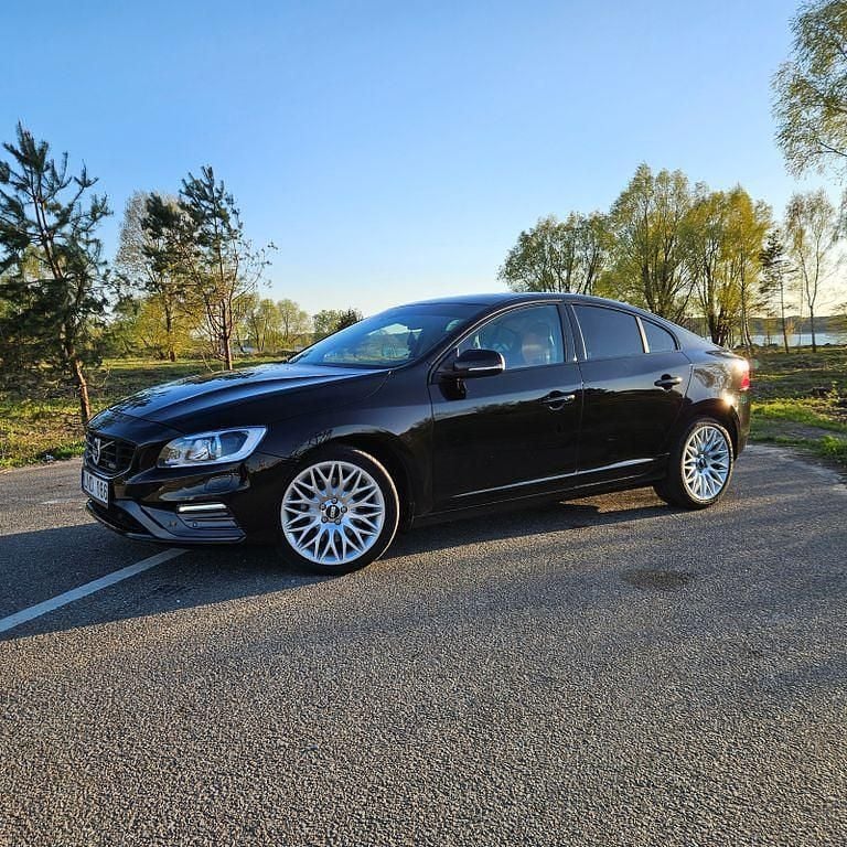 Schwarz Gebraucht 2014 Volvo S60 Summum Limousine | 11.750 € - Bild 1/4
