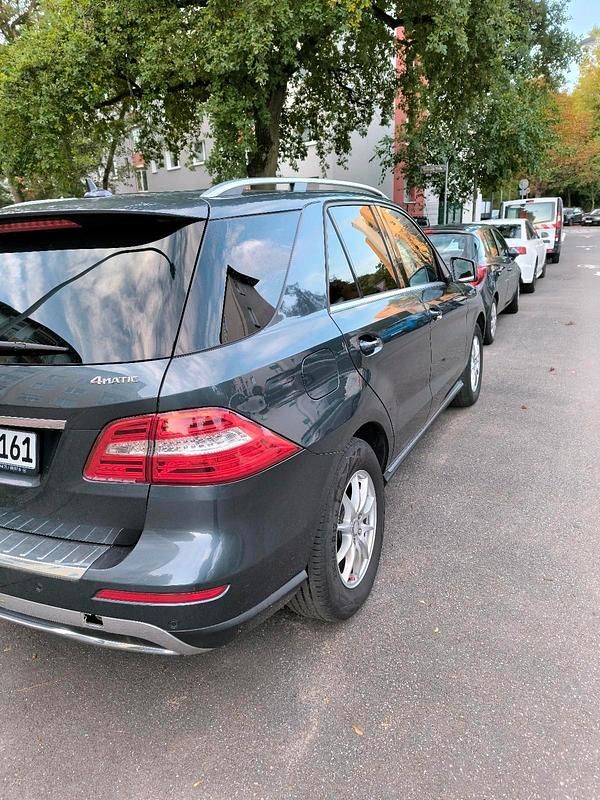Gebraucht Mercedes ML350 258 PS (189 kW) 2014 Andere farben SUV