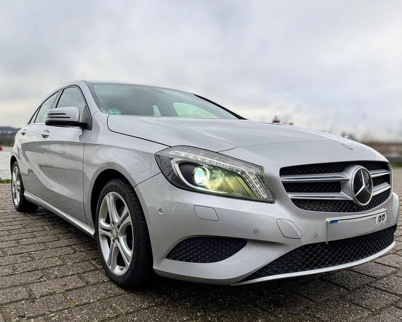 Gebraucht Mercedes A200 Urban 136 PS (100 kW) 2014 Silber Limousine