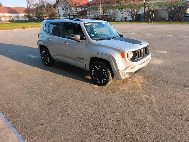Gebraucht Jeep Renegade Trailhawk 170 PS (125 kW) 2015 Silber SUV