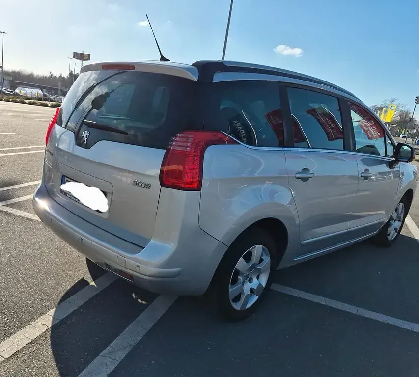 Gebraucht Peugeot 5008 Active 150 PS (110 kW) 2013 Silber Van / Kleinbus