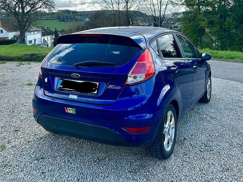 Gebraucht Ford Fiesta SYNC Edition 95 PS (69 kW) 2014 Blau Kleinwagen