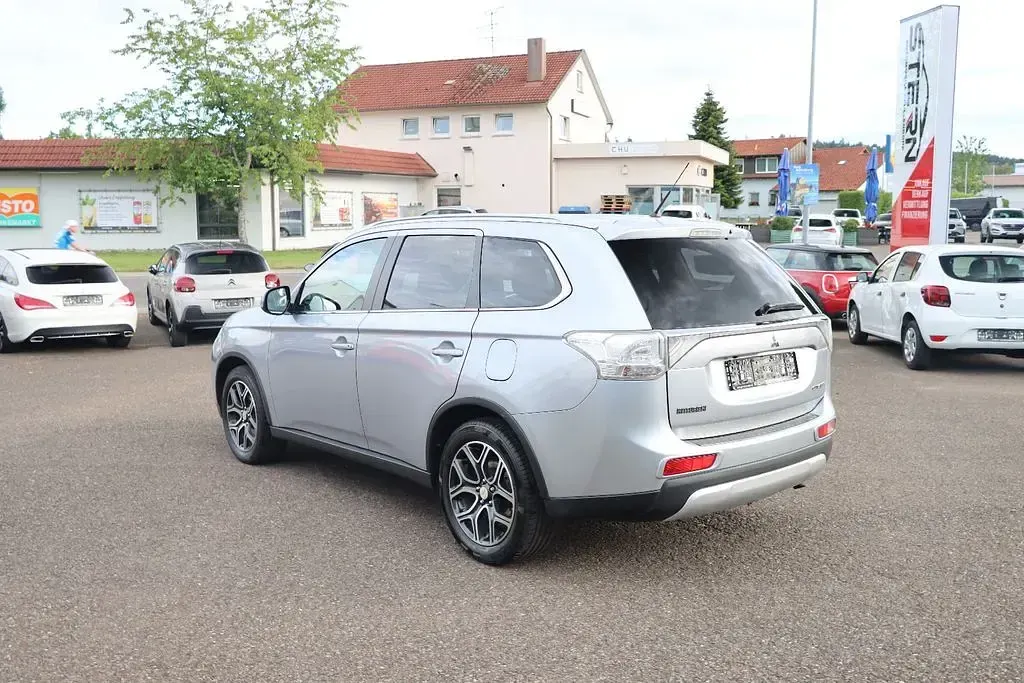 Gebraucht Mitsubishi Outlander Instyle 150 PS (110 kW) 2014 Silber SUV