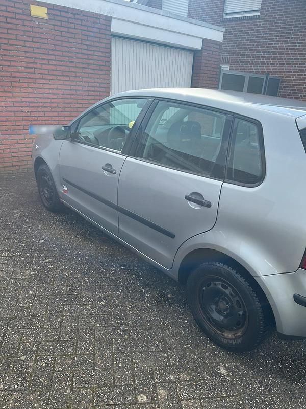 Gebraucht VW Polo 64 PS (47 kW) 2006 Silber Kleinwagen