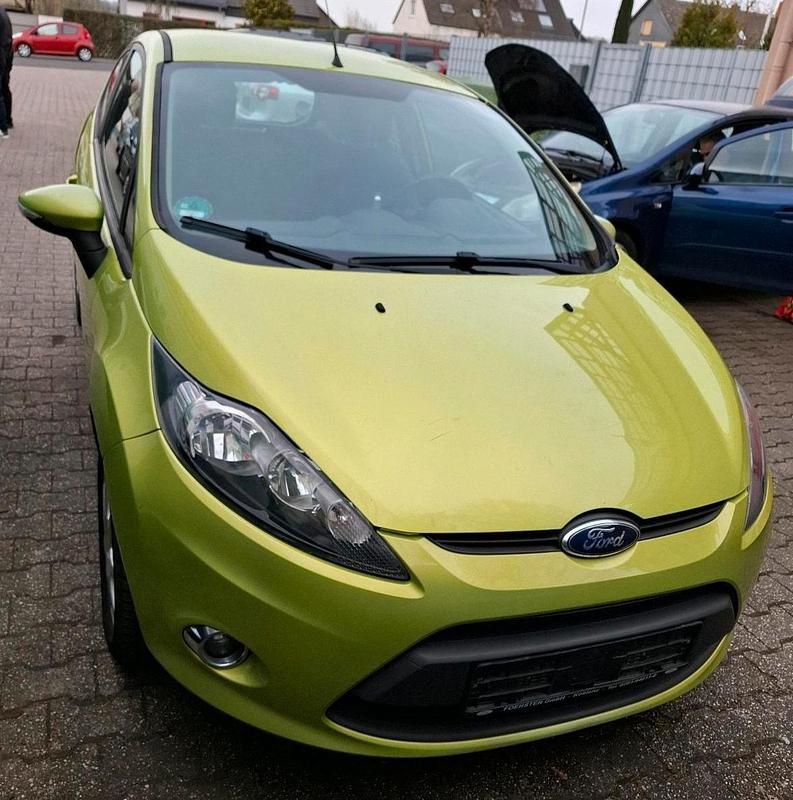 Gebraucht Ford Fiesta 82 PS (60 kW) 2011 Grün Kleinwagen