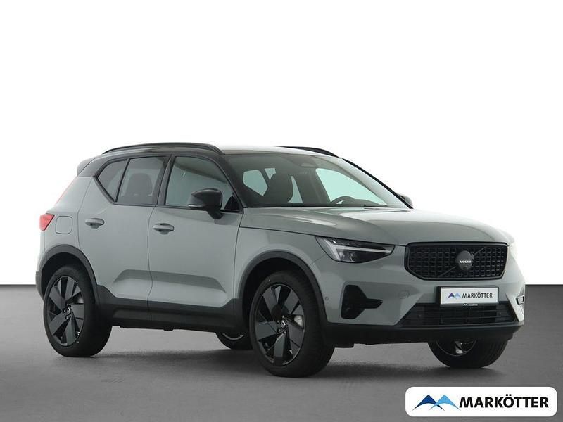 Neu Volvo XC40 Plus 163 PS (119 kW) 2026 Grau SUV