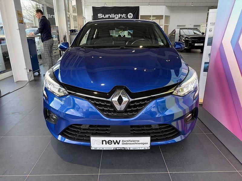 Blau Gebraucht 2022 Renault Clio V Intens Limousine | 17.590 € (Guter Preis) - Bild 1/3