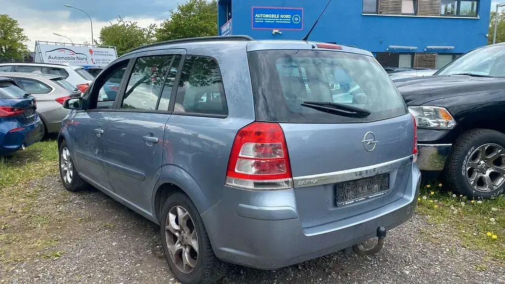 Gebraucht Opel Zafira Edition 140 PS (102 kW) 2009 Silber Van / Kleinbus