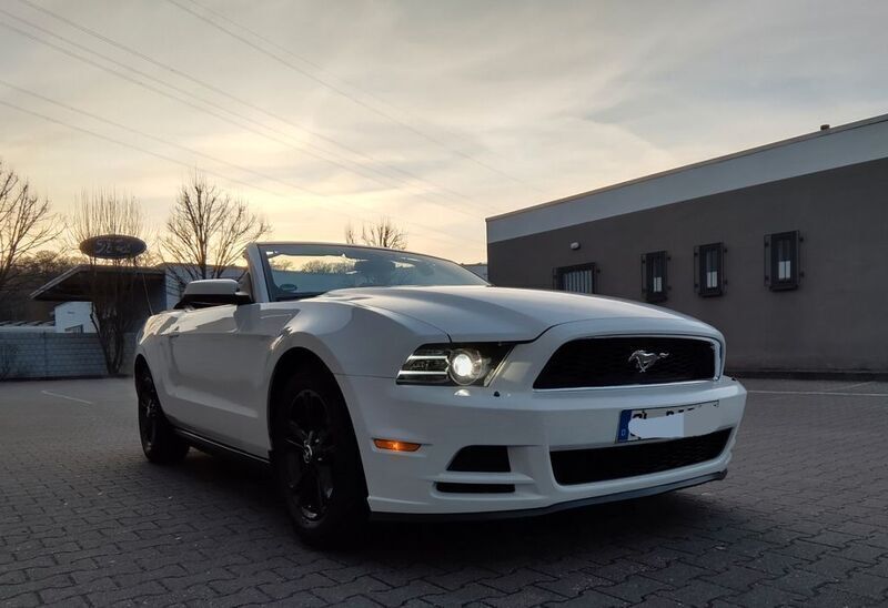 Weiß Gebraucht 2014 Ford Mustang Cabrio | 19.499 € (Etwas zu teuer) - Bild 1/4