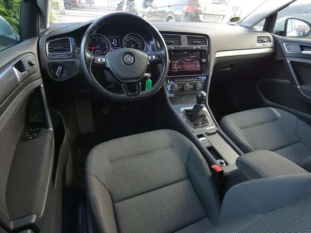 Gebraucht VW Golf VII Comfortline 116 PS (85 kW) 2019 Pure white Limousine
