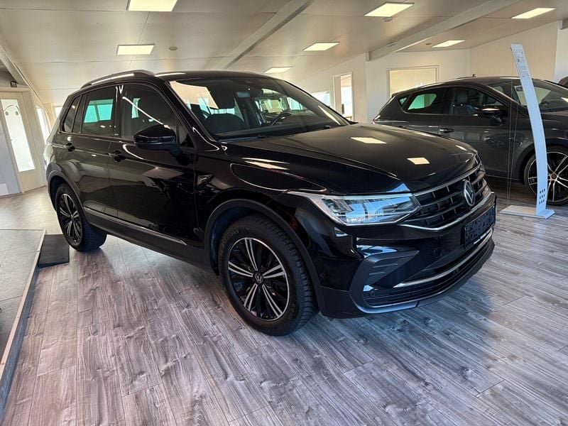 Gebraucht VW Tiguan United 150 PS (110 kW) 2021 Schwarz SUV