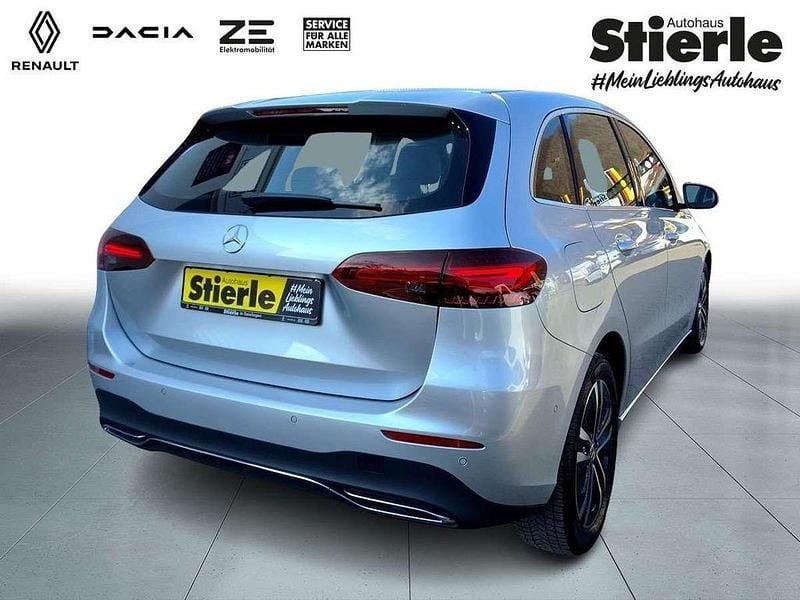 Gebraucht Mercedes B250e 163 PS (119 kW) 2023 Iridiumsilber  metalliclack Van / Kleinbus