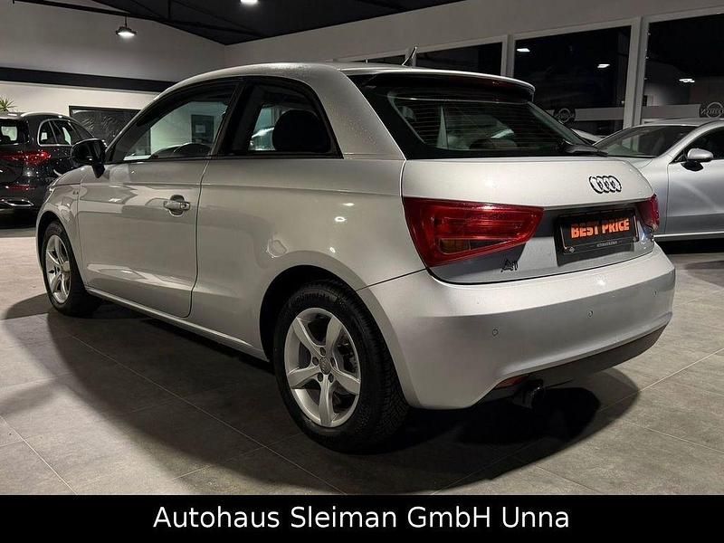Gebraucht Audi A1 Attraction 90 PS (66 kW) 2011 Silber Kleinwagen