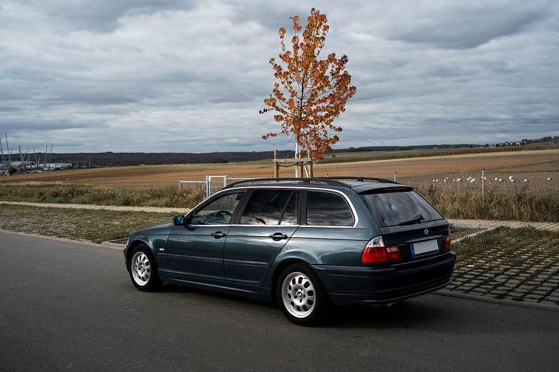 Grün Gebraucht 2001 BMW 325 Kombi | 3.990 € (Guter Preis) - Bild 1/4