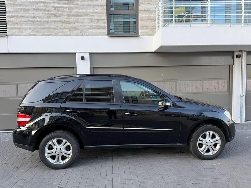Gebraucht Mercedes ML350 272 PS (200 kW) 2006 Schwarz SUV