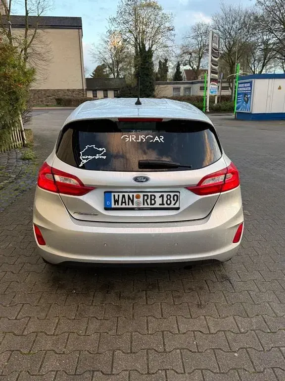 Gebraucht Ford Fiesta Cool & Connect 86 PS (63 kW) 2018 Silber Kleinwagen