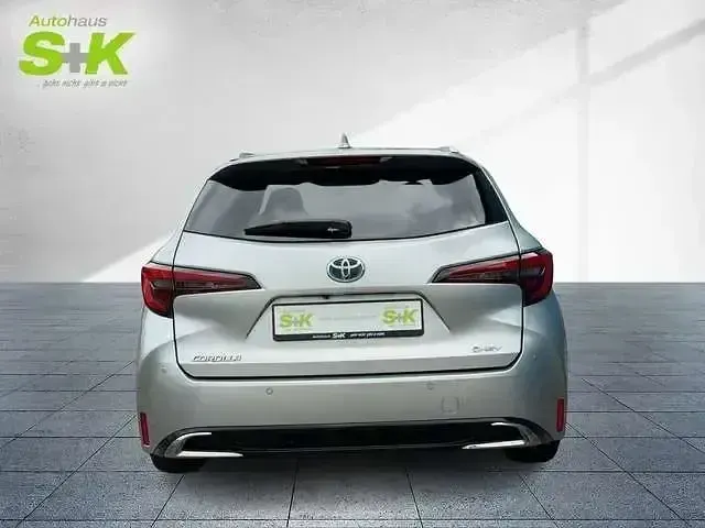 Gebraucht Toyota Corolla Team 140 PS (102 kW) 2024 Silver metallic Limousine