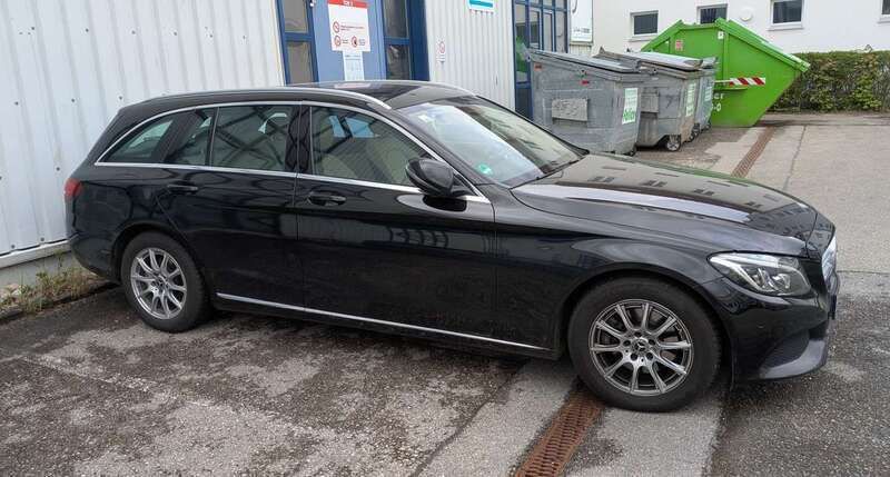 Schwarz Gebraucht 2017 Mercedes C220 Avantgarde Kombi | 18.400 € (Superpreis) - Bild 1/4