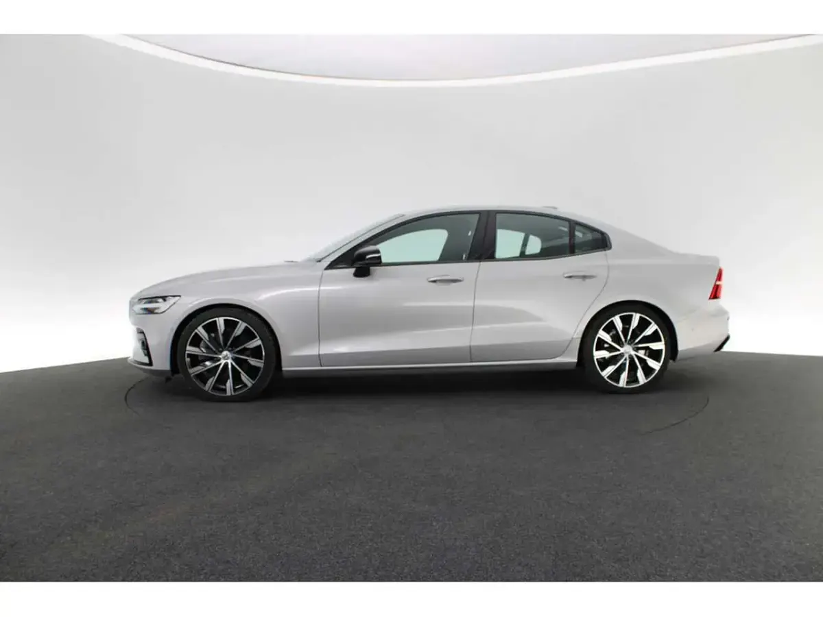 Gebraucht Volvo S60 Ultimate 250 PS (183 kW) 2024 Silber Limousine