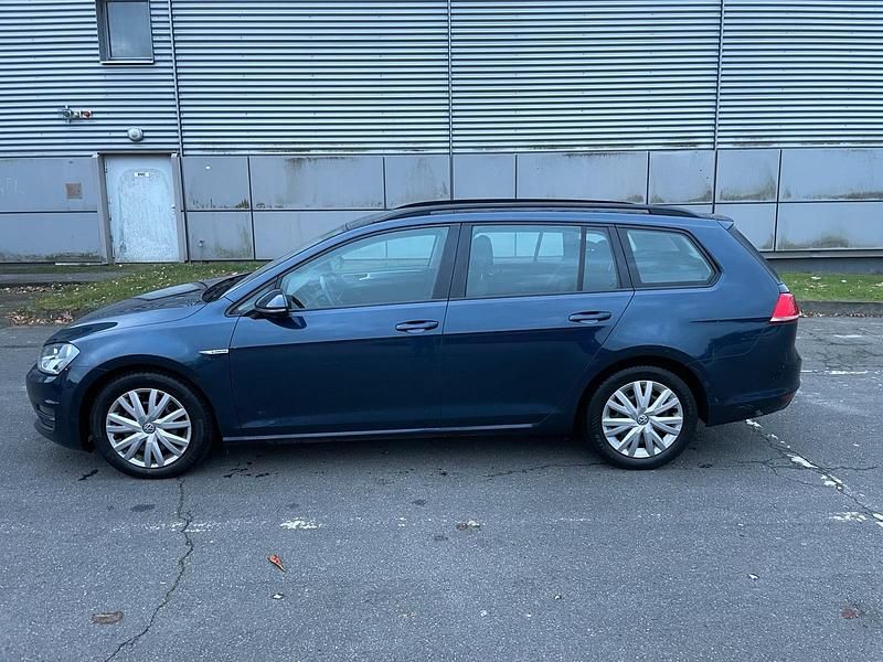 Blau Gebraucht 2015 VW Golf VII Kombi | 7.000 € (Guter Preis) - Bild 1/4
