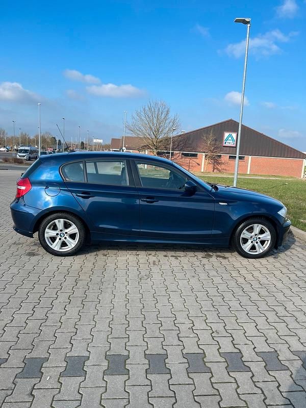 Gebraucht BMW 116 122 PS (89 kW) 2011 Blau Kleinwagen