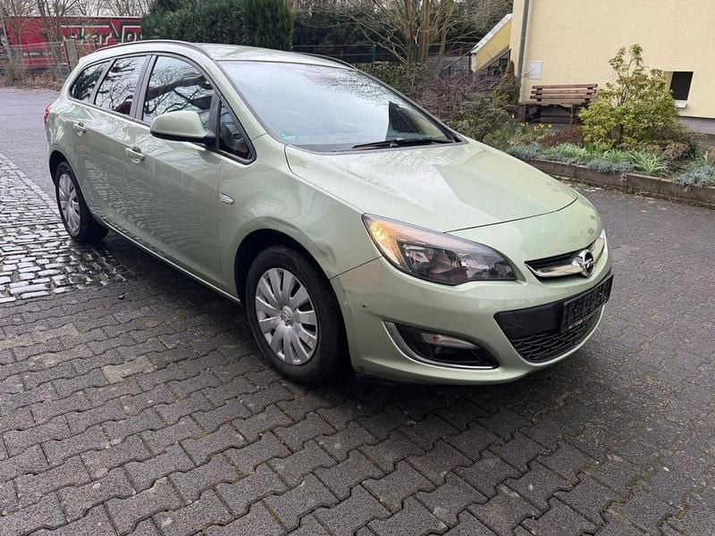 Gebraucht Opel Astra Edition 120 PS (88 kW) 2013 Grün Kombi