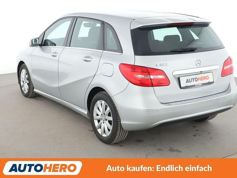 Gebraucht Mercedes B200 156 PS (114 kW) 2014 Silber Van / Kleinbus