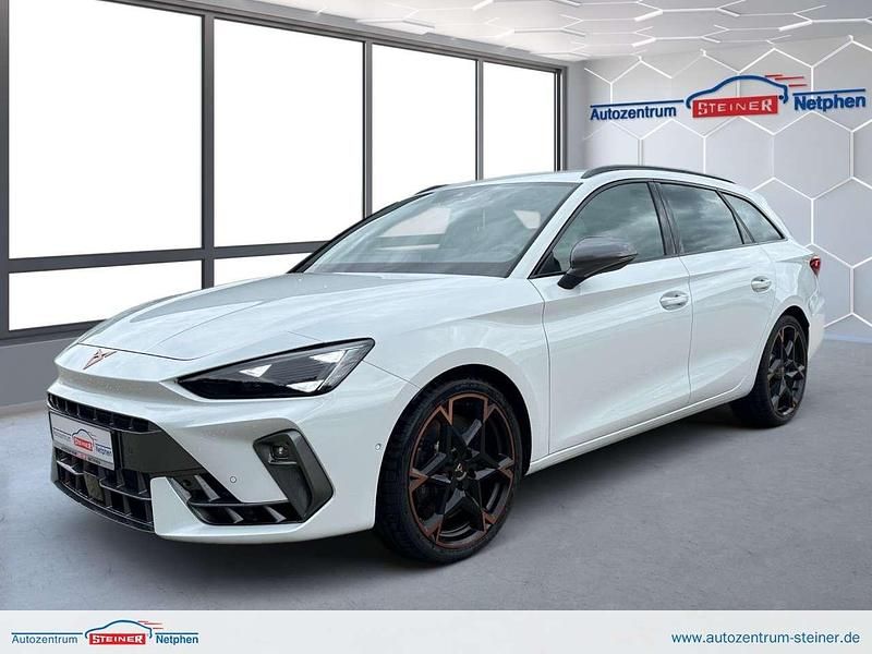 Weiss metallic (weiß) Neu 2025 Cupra Leon VZ Kombi | 41.879 € (Guter Preis) - Bild 1/4
