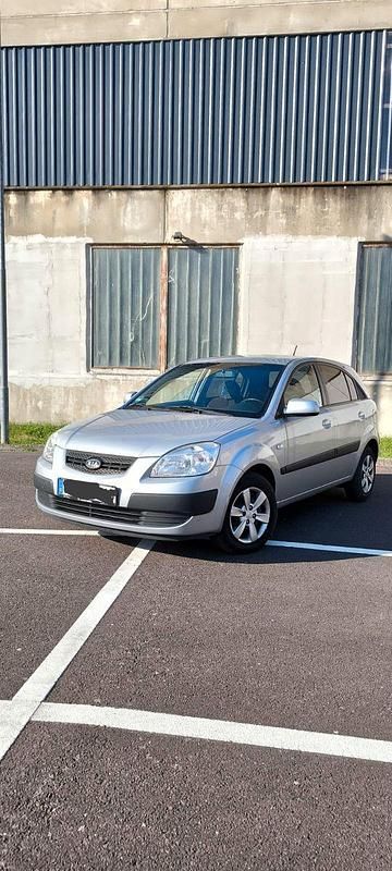 Silber Gebraucht 2009 Kia Rio 2 Kleinwagen | 2.450 € (Fairer Preis) - Bild 1/4