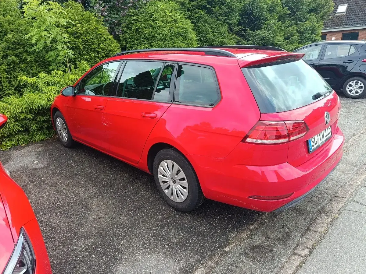Gebraucht VW Golf VII Trendline 116 PS (85 kW) 2019 Rot Kombi