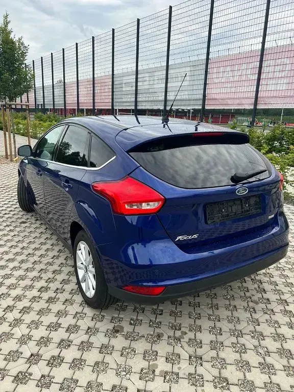 Gebraucht Ford Focus Titanium 125 PS (91 kW) 2015 Blau Limousine