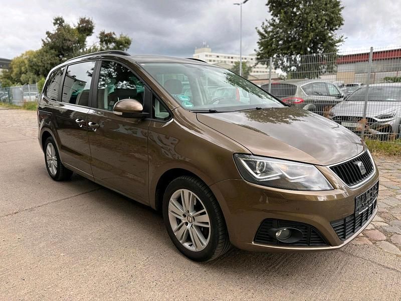 Braun Gebraucht 2013 Seat Alhambra Van / Kleinbus | 13.350 € (Fairer Preis) - Bild 1/4