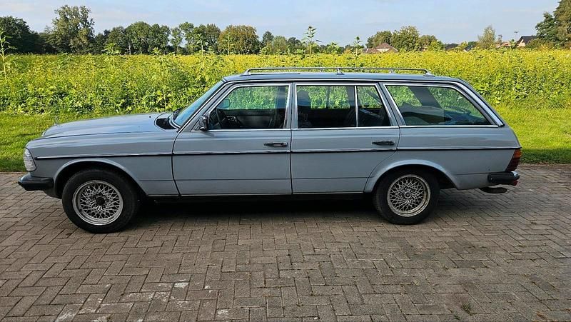 Gebraucht Mercedes 300 125 PS (91 kW) 1985 Grau Kombi