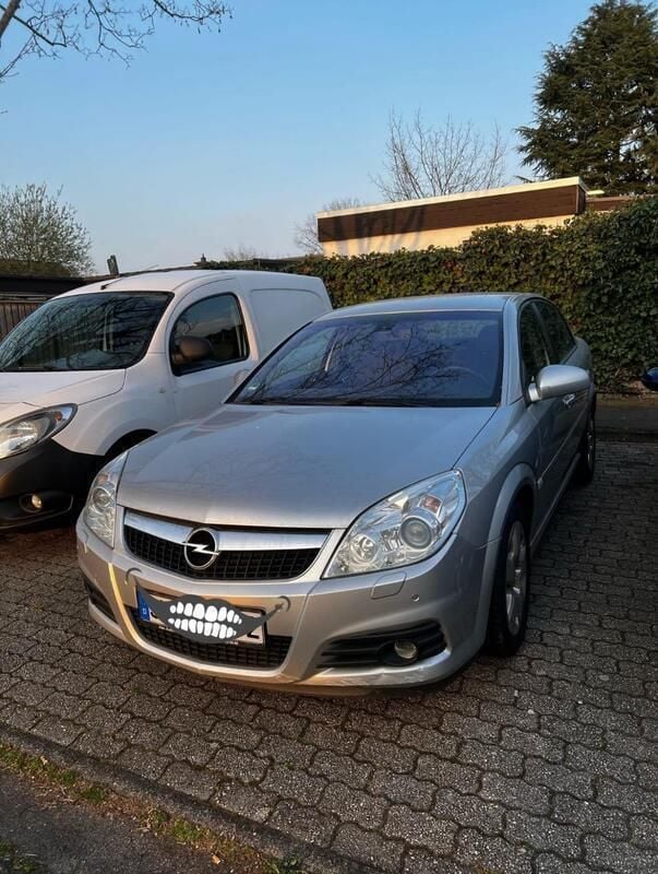 Silber Gebraucht 2006 Opel Vectra Limousine | 1.000 € (Guter Preis) - Bild 1/3