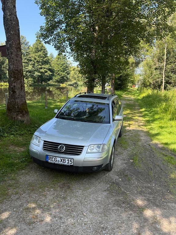 Silber Gebraucht 2002 VW Passat Highline Limousine | 3.990 € (Fairer Preis) - Bild 1/4