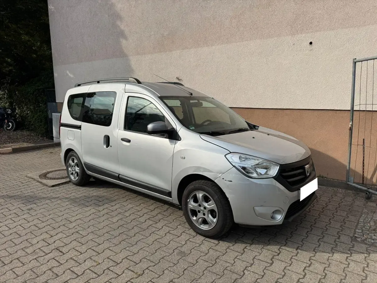 Gebraucht Dacia Dokker Celebration 116 PS (85 kW) 2016 Silber Van / Kleinbus