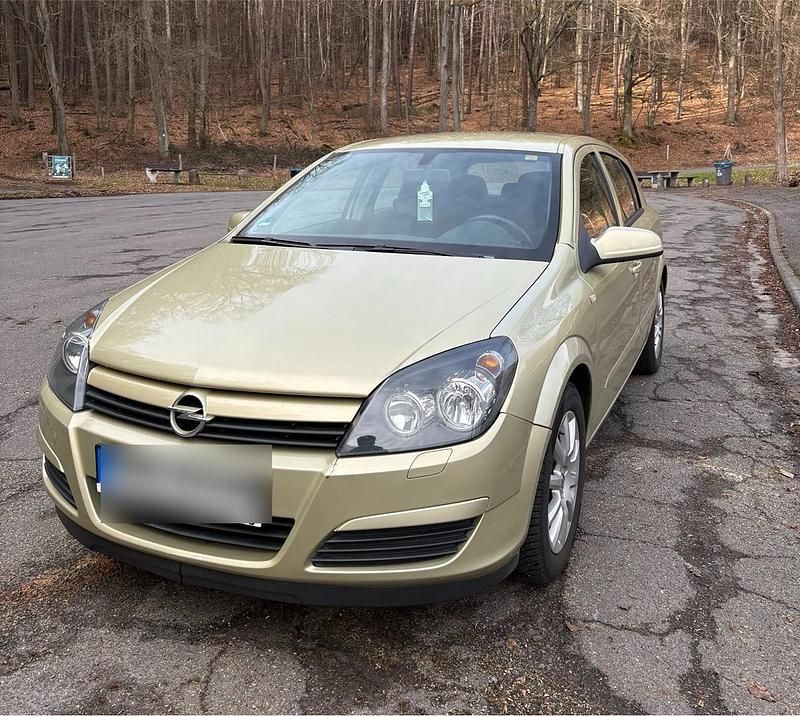 Gebraucht Opel Astra 105 PS (77 kW) 2004 Gold Kleinwagen