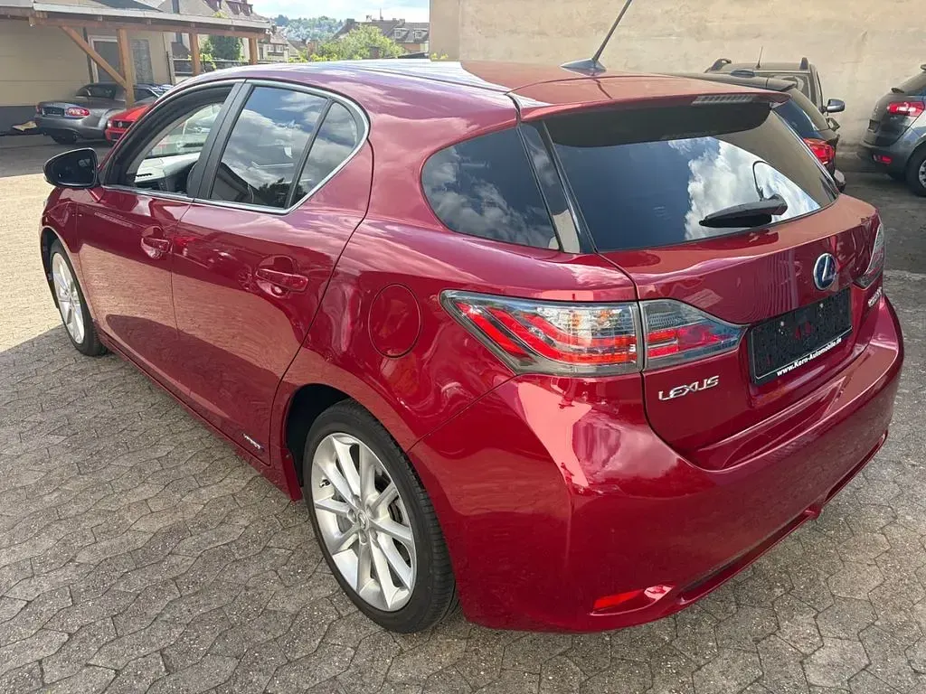 Gebraucht Lexus CT200h 99 PS (72 kW) 2011 Red mica cs Limousine