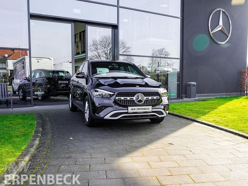 Gebraucht Mercedes GLA200 Premium 163 PS (119 kW) 2024 Schwarz SUV