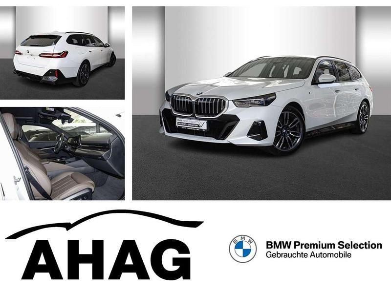 Mineralweiß metallic Gebraucht 2024 BMW 520 M Sport Kombi | 56.840 € (Fairer Preis) - Bild 1/4